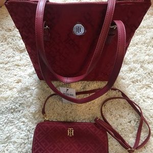 NWT TOMMY HILFIGER BAG AND CROSSBODY WRISLET